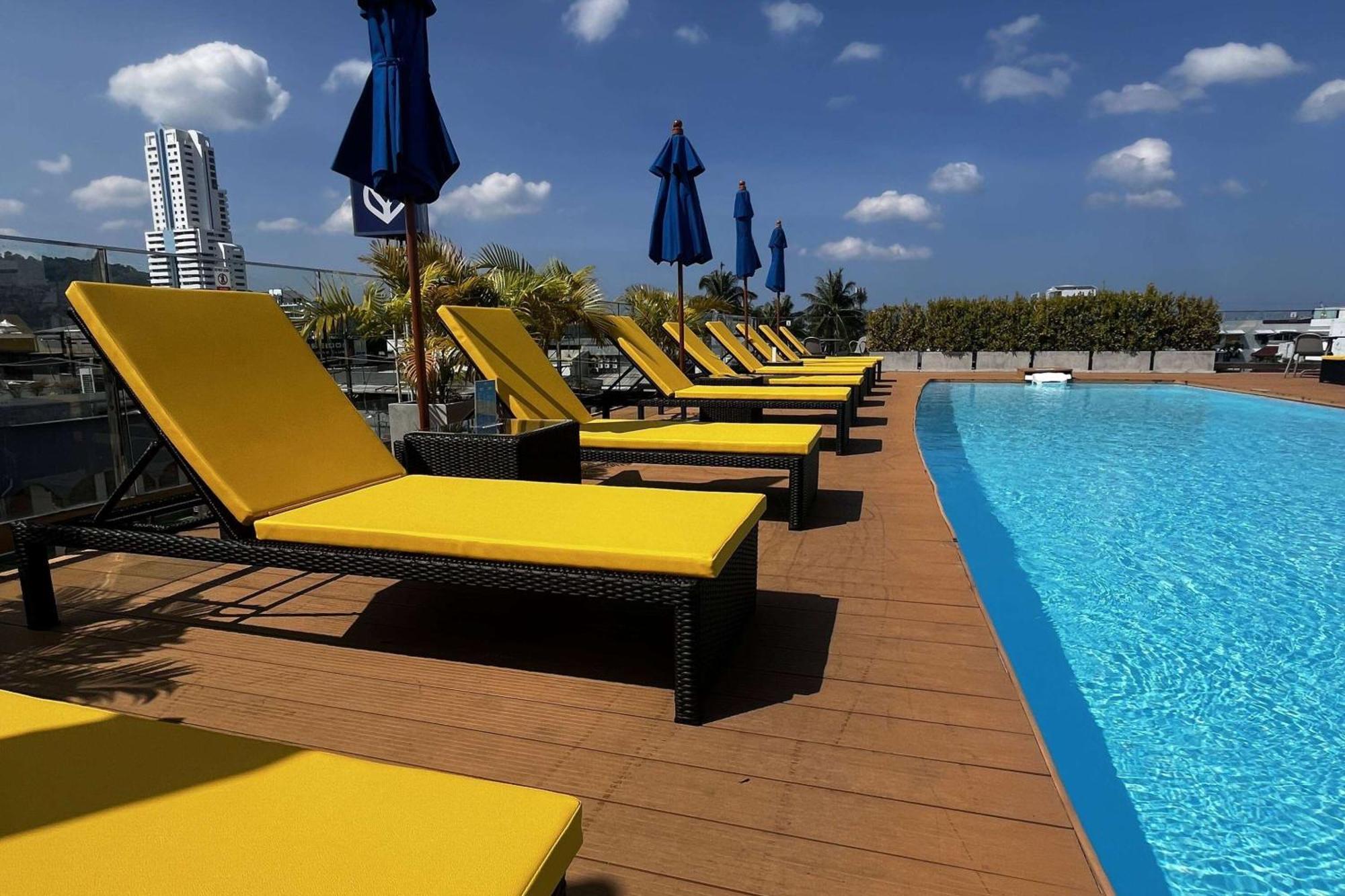 Days Inn By Wyndham Patong Beach Exterior foto
